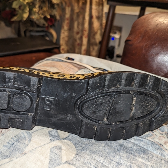 Cheetah boutique rain boots size large - Picture 4 of 10